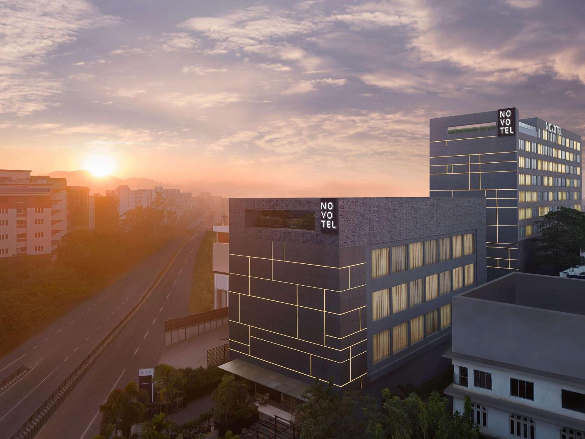 Novotel Guwahati Gs Road Exterior foto
